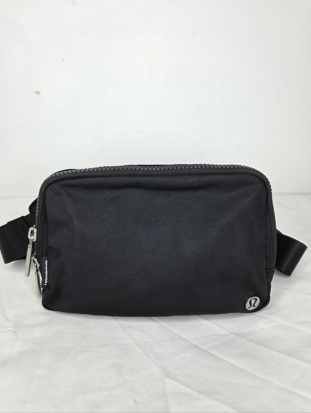 lululemon athletica OS Everywhere Belt Bag In Black Aprox 8"x6" Inch - Picture 1 of 11